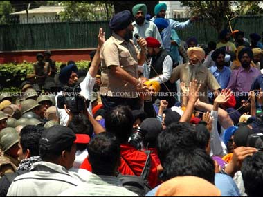 SAD supporters in Amritsar raise pro-Khalistan slogans on Operation Bluestar anniversary SAD supporters in Amritsar raise pro-Khalistan slogans on Operation Bluestar anniversary