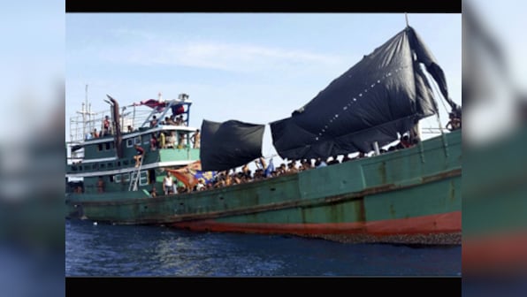 Refugee vessel carrying unknown number of asylum seekers spotted off Australian coast 