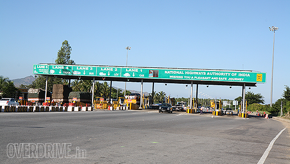 Toll exemption for light motor vehicles and ST buses at 65 booths in Maharashtra Toll exemption for light motor vehicles and ST buses at 65 booths in Maharashtra