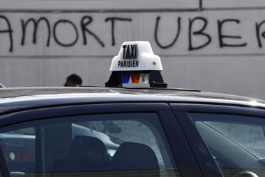 Fires and road blocks: French taxi drivers protest violently against Uber in Paris Fires and road blocks: French taxi drivers protest violently against Uber in Paris