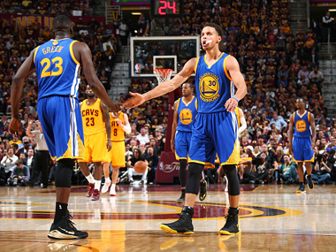 NBA Finals: Curry, Iguodala help Warriors level series 2-2 against Cavaliers NBA Finals: Curry, Iguodala help Warriors level series 2-2 against Cavaliers