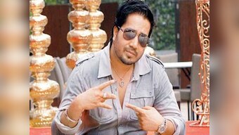 Mika Singh's performance at Karachi wedding amidst strained India-Pakistan ties sparks outrage
