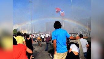 Turkey police hit gay pride parade with water cannons, end up creating a rainbow