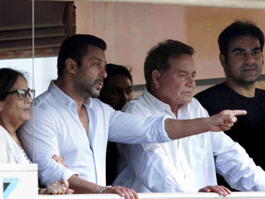 Bhad mein gaya no 1,2,3: Salman's lessons for Twitter trolls, Aamir and SRK Bhad mein gaya no 1,2,3: Salman's lessons for Twitter trolls, Aamir and SRK