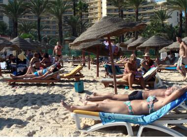 Tunisia: Student gunman kills 27 people in Sousse hotel terror attack