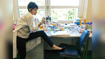 Women scientists pose in #distractinglysexy photos after Nobel winner criticizes women