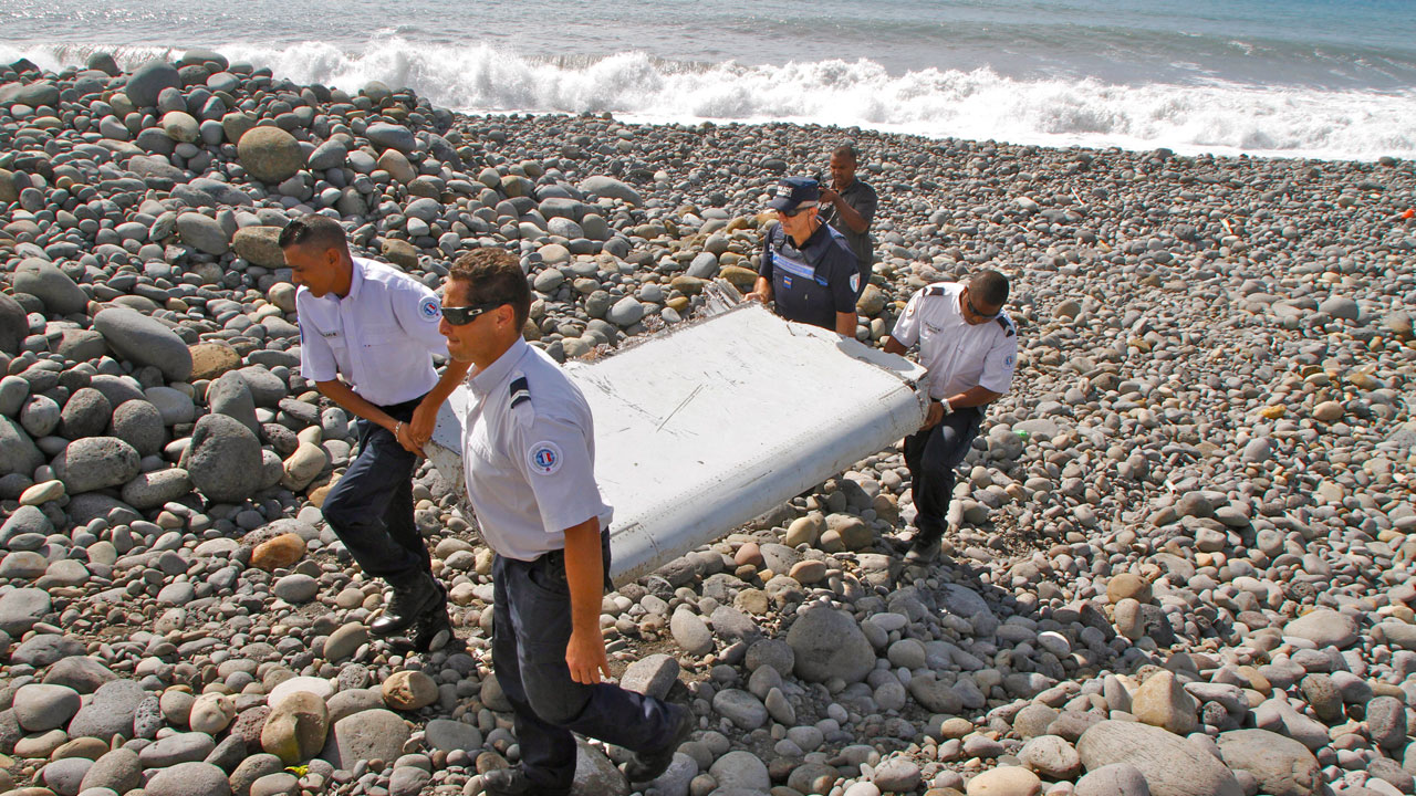 Boeing 777 debris found on Réunion Island, believed to be part of missing MH370 Boeing 777 debris found on Réunion Island, believed to be part of missing MH370