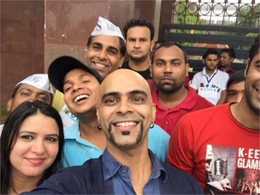 #CYSSselfie trends on Twitter as AAP welcomes Delhi Univ students with selfie campaign #CYSSselfie trends on Twitter as AAP welcomes Delhi Univ students with selfie campaign