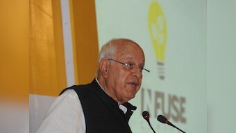 Farooq Abdullah urges separatists not to meet Sartaj Aziz ahead of NSA-level talks