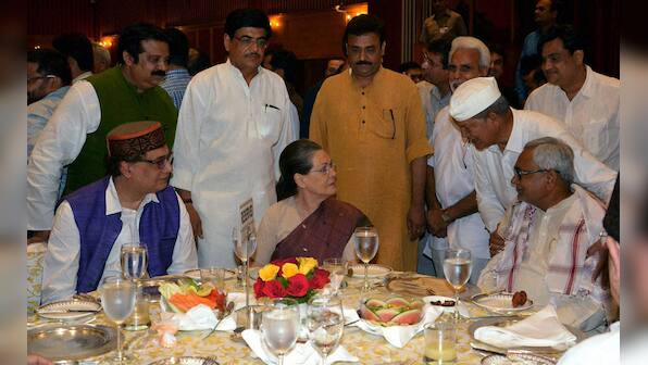Sonia Gandhi's iftaar sees all opposition parties in attendance, except Mulayam