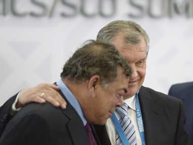 Essar Oil to sell 49% stake to Russia's Rosneft for $3.2 bn Essar Oil to sell 49% stake to Russia's Rosneft for $3.2 bn