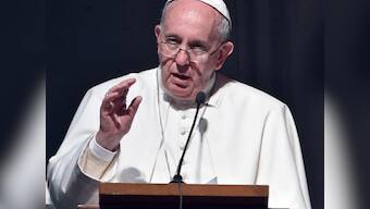 Pope Francis demands end to Christian 'genocide' in Middle East 