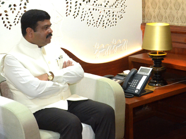 CBI files FIRs in Vyapam scam: Cong alleges BJP minister Dharmendra Pradhan took favours from accused CBI files FIRs in Vyapam scam: Cong alleges BJP minister Dharmendra Pradhan took favours from accused