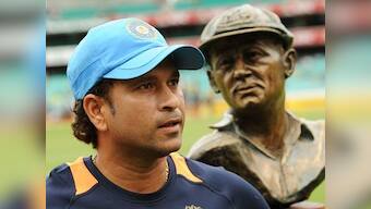 Sachin Tendulkar takes blessings of childhood coach Ramakant Achrekar on Guru Purnima