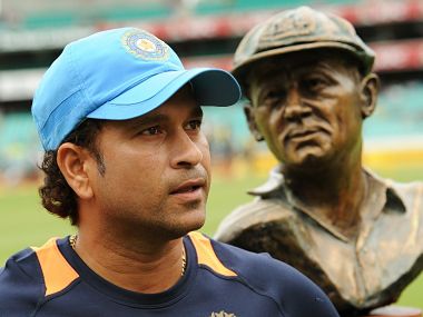Sachin Tendulkar takes blessings of childhood coach Ramakant Achrekar on Guru Purnima Sachin Tendulkar takes blessings of childhood coach Ramakant Achrekar on Guru Purnima