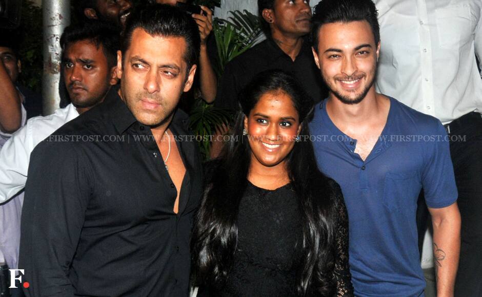 Salman-Khan-with-sister-Arpita