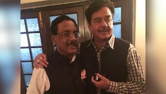 Cheating on BJP in Bihar: Shatrughan woos Nitish Kumar openly, gets away scot-free