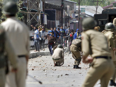 190 stone pelting incidents in Kashmir Valley since abrogation of Article 370, 35A on 5 August, says MHA 190 stone pelting incidents in Kashmir Valley since abrogation of Article 370, 35A on 5 August, says MHA