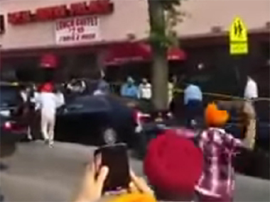 Sikh protesters hurl shoe at Shiromani Akali Dal leader Tota Singh in New York Sikh protesters hurl shoe at Shiromani Akali Dal leader Tota Singh in New York