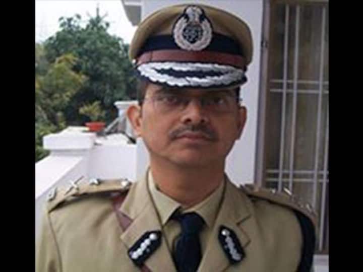 Rape case lodged against IPS officer Amitabh Thakur a day after filing complaint against Mulayam Singh