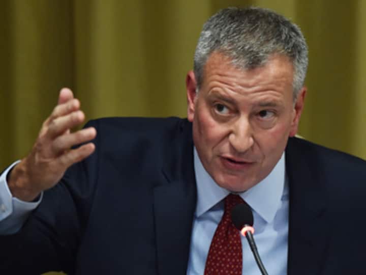 New York Mayor de Blasio slams Trump, vows to cut business ties 