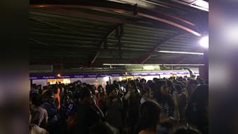 Passengers walk on tracks, vent on Twitter after Delhi Metro Blue Line stalls due to broken wire