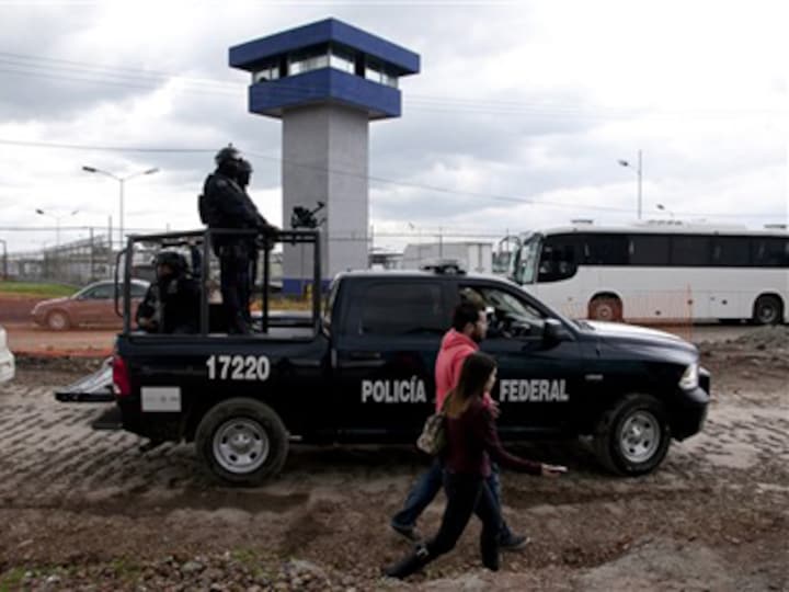 Prison break: Mexican security forces continue hunt for Joaquin "El Chapo" Guzman; probe prison guards 