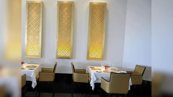 Mumbai lawyer drags restaurant to cops over service charges