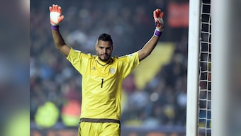 Argetinean goalkeeper Sergio Romero completes move to Manchester United