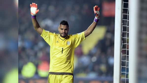 Argetinean goalkeeper Sergio Romero completes move to Manchester United