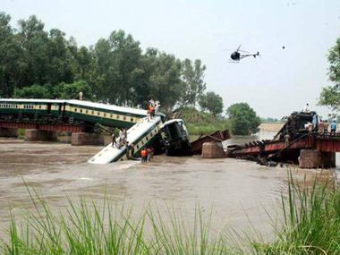 Senior Pakistan Army officers among 17 killed in train accident, sabotage suspected Senior Pakistan Army officers among 17 killed in train accident, sabotage suspected