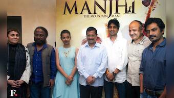 Film buff Arvind Kejriwal mingles with the cast and crew of Manjhi: The Mountain Man 