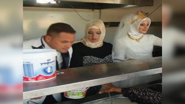 This Turkish couple decided to feed 4,000 Syrian refugees as part of their wedding celebrations