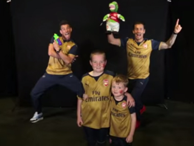 Picture Perfect: Arsenal stars photobomb unsuspecting fans in hilarious photoshoot Picture Perfect: Arsenal stars photobomb unsuspecting fans in hilarious photoshoot