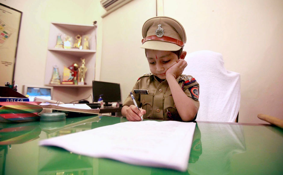 Boy suffering from cancer has wish come true, gets to be police officer for a day Boy suffering from cancer has wish come true, gets to be police officer for a day