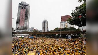 Huge Malaysia rally for PM Najib Razak's resignation enters second day
