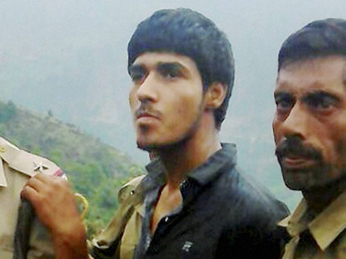 'Unfortunate father' knew about arms training, Naved reveals to interrogators 'Unfortunate father' knew about arms training, Naved reveals to interrogators