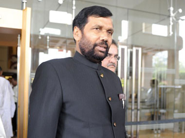 Ram Vilas Paswan meets Amit Shah, seeks ordinance on crimes against Dalits and special status for Bihar Ram Vilas Paswan meets Amit Shah, seeks ordinance on crimes against Dalits and special status for Bihar