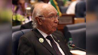 Indian High Commissioner Raghavan calls on Sartaj Aziz ahead of NSA-level talks