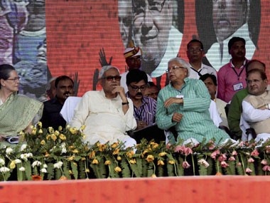 More losses than gains for Sonia, Nitish as Lalu steals show at Swabhiman Rally in Patna More losses than gains for Sonia, Nitish as Lalu steals show at Swabhiman Rally in Patna