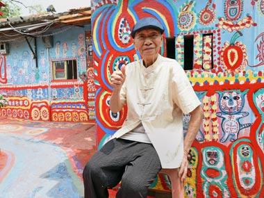 Meet 93-year-old Huang Yung-fu, the ‘Rainbow Grandpa’ who saved a Taiwan village with art Meet 93-year-old Huang Yung-fu, the ‘Rainbow Grandpa’ who saved a Taiwan village with art