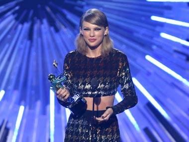 Taylor Swift bags 4 trophies as host Miley Cyrus grabs eyeballs at 2015 MTV Video Music Awards