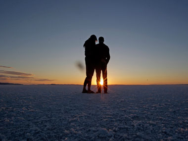 French couple die of heat in US desert, but ensure their nine-year-old son survives French couple die of heat in US desert, but ensure their nine-year-old son survives