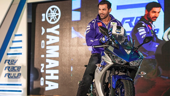 Yamaha launches the YZF-R3 sportsbike in India at Rs 3.25 lakh Yamaha launches the YZF-R3 sportsbike in India at Rs 3.25 lakh