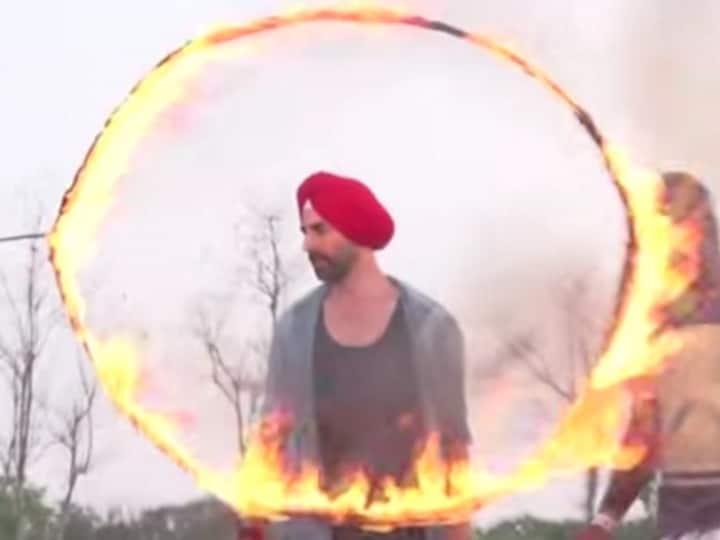 Khiladi on fire: Watch Akshay Kumar nearly escape an accident on the sets of 'Singh is Bling'