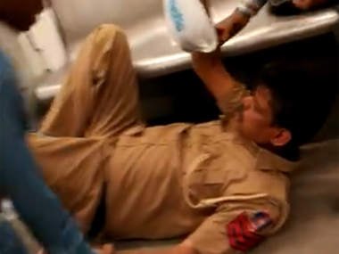 Watch: Video of allegedly drunk cop in Delhi Metro goes viral on Facebook Watch: Video of allegedly drunk cop in Delhi Metro goes viral on Facebook