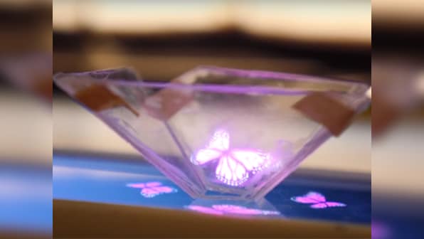 Watch: Turn basic stationary and your smartphone into a hologram projector