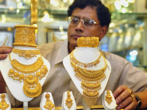 Precio del oro hoy: 10 gramos de 24 quilates alcanza las 48.980 rupias;  plata valorada en Rs 62,200 por kg