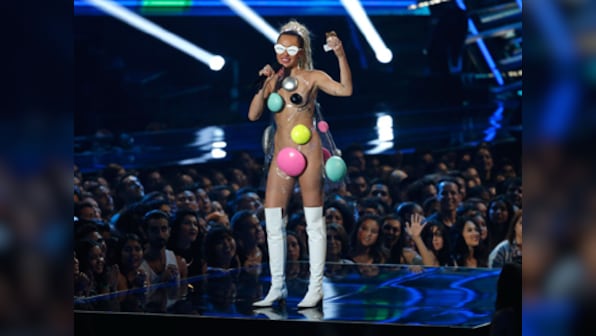 Kanye West for president to Justin Bieber crying: The weirdest things that happened at 2015 MTV VMAs
