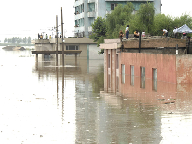 Flash floods caused by heavy rain kill 40 people in North Korea Flash floods caused by heavy rain kill 40 people in North Korea